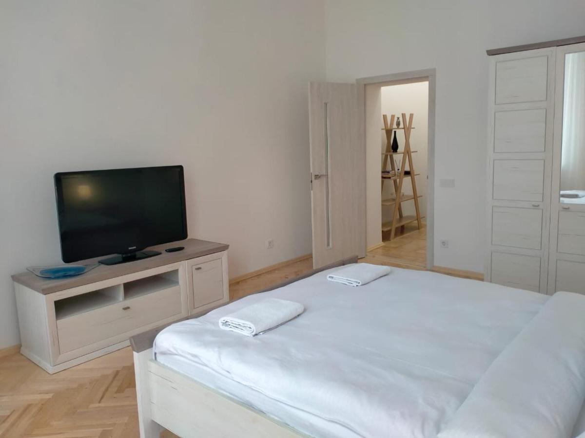 Avangard Kryva Lypa 3 Apart Lemberg Exterior foto